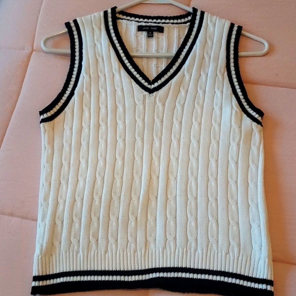 Pullover sweater vest